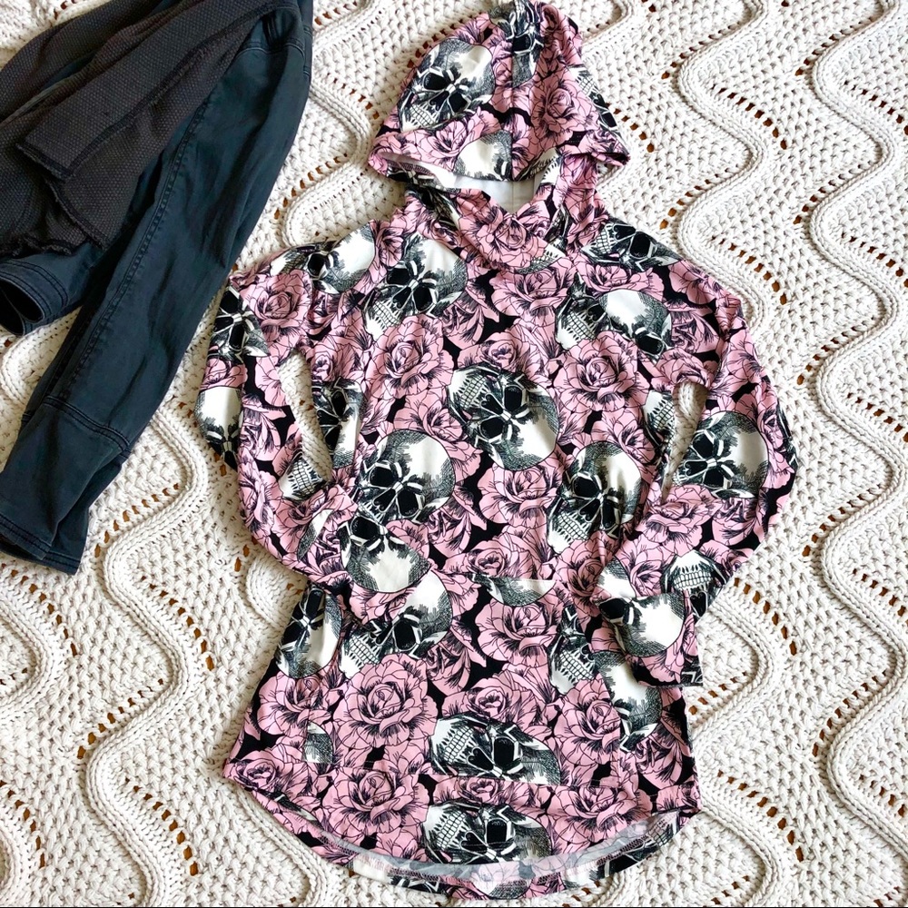 Skulls and roses hoodie☠️